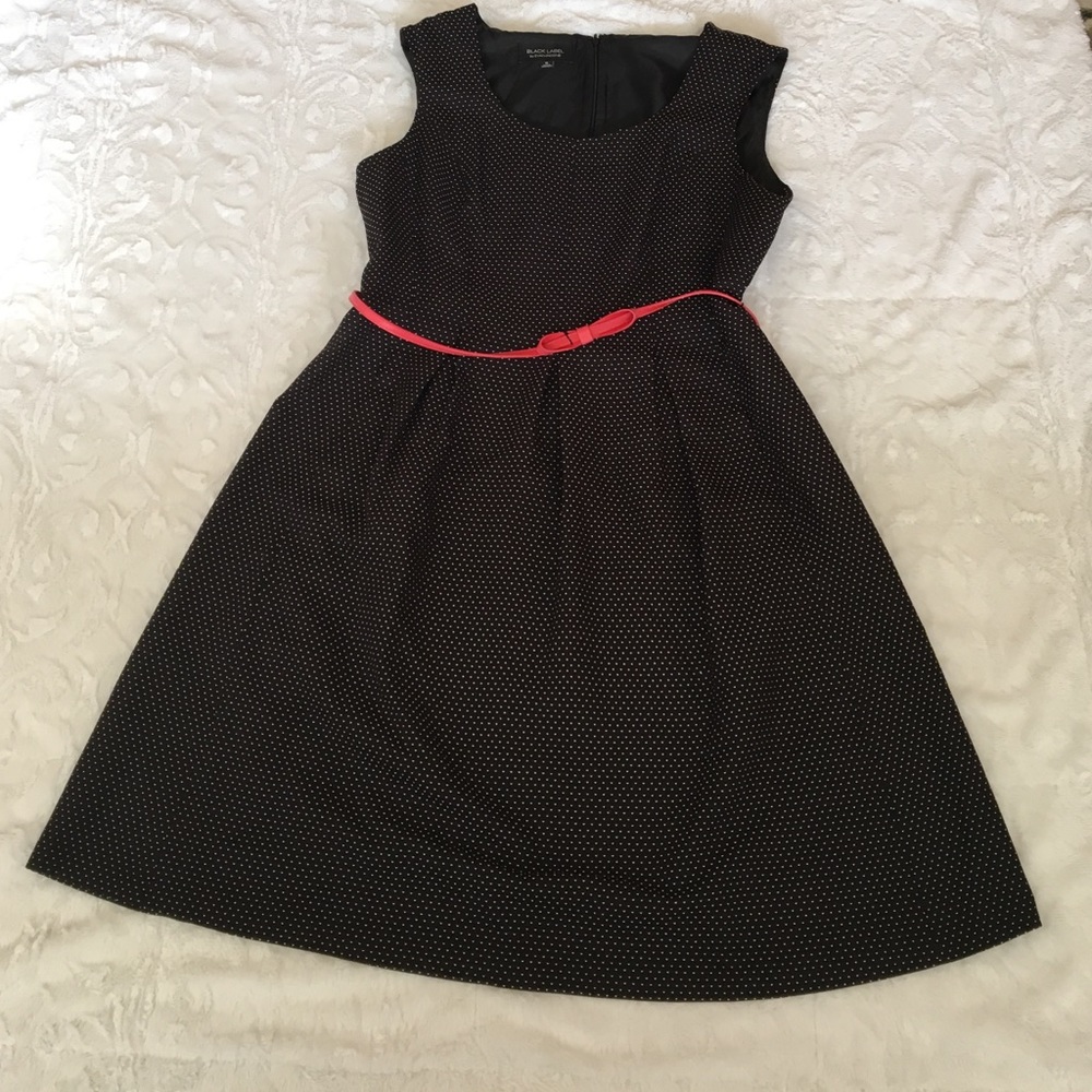 Sleeveless polka dot dress with coral belt