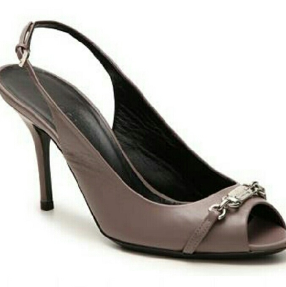 Gucci Leather Nameplate Peep Toe Pump