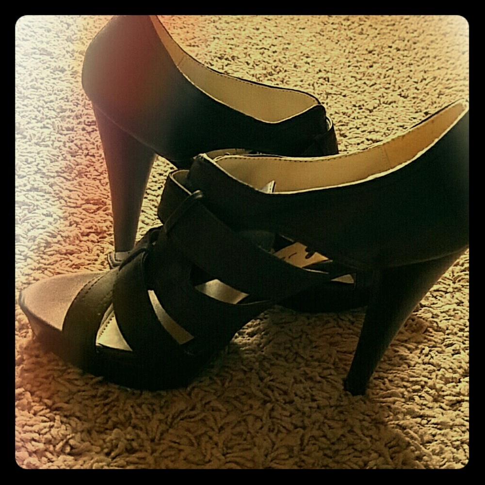 Rue 21 heels - Picture 1 of 3