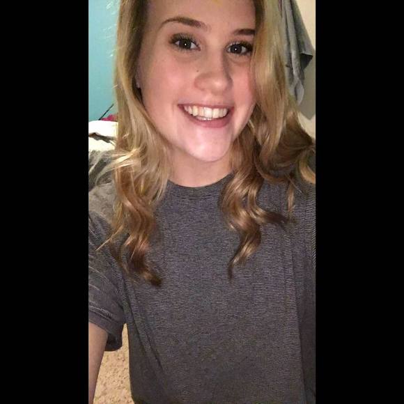 Meet your Posher, Debbie - Picture 1 of 1