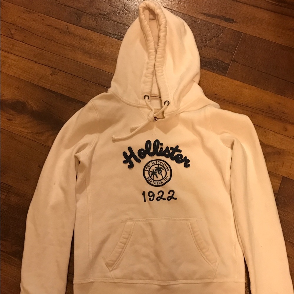 Hollister Sweatshirt. Size Medium.