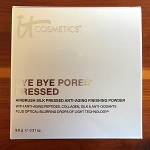 ✨NEW✨It Cosmetics Bye Bye Pores Pressed Powder