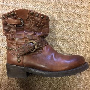 Ash 'Truth Destroyer' Boots!!! great price!