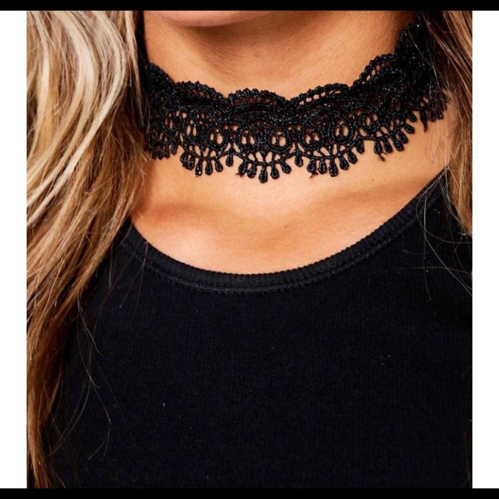 Lace choker necklace