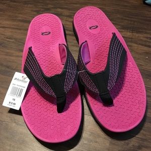Comfortable size 10 flip flops