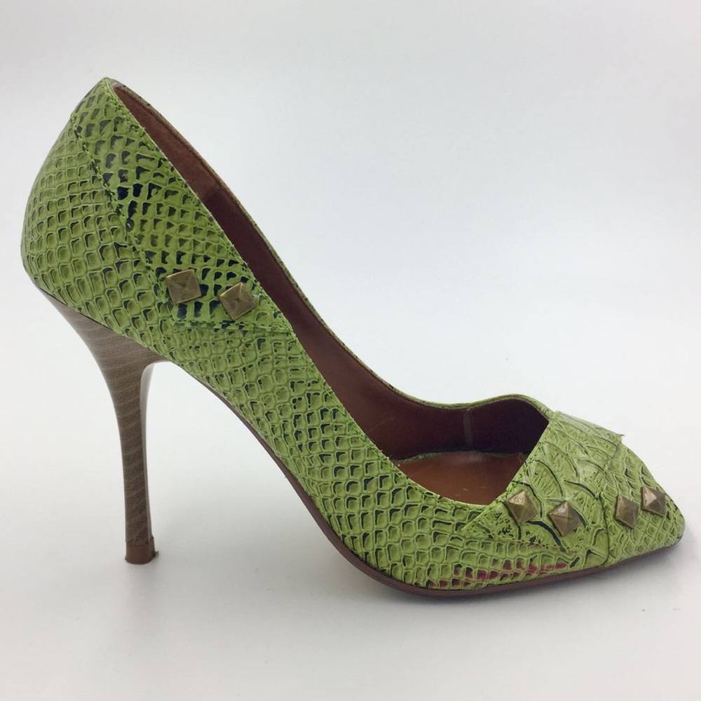 High heels shoes