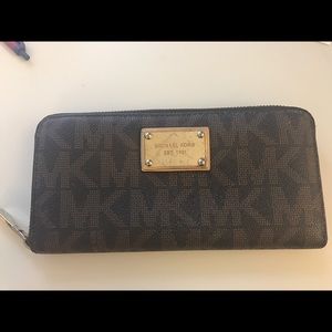 Michael Kors Continental Wallet