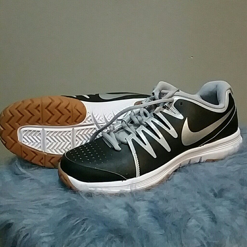 Nike womens volleyball shoes NWOT