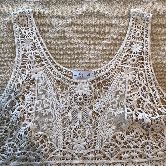 Beautiful crochet top great for festivals - Picture 3 of 4