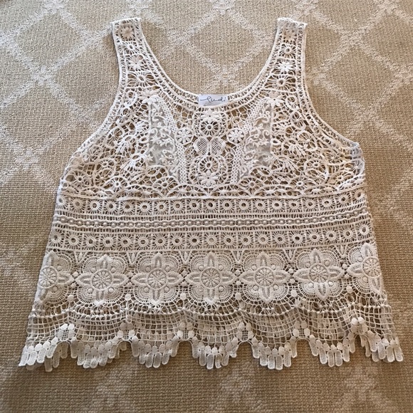 Beautiful crochet top great for festivals - Picture 4 of 4