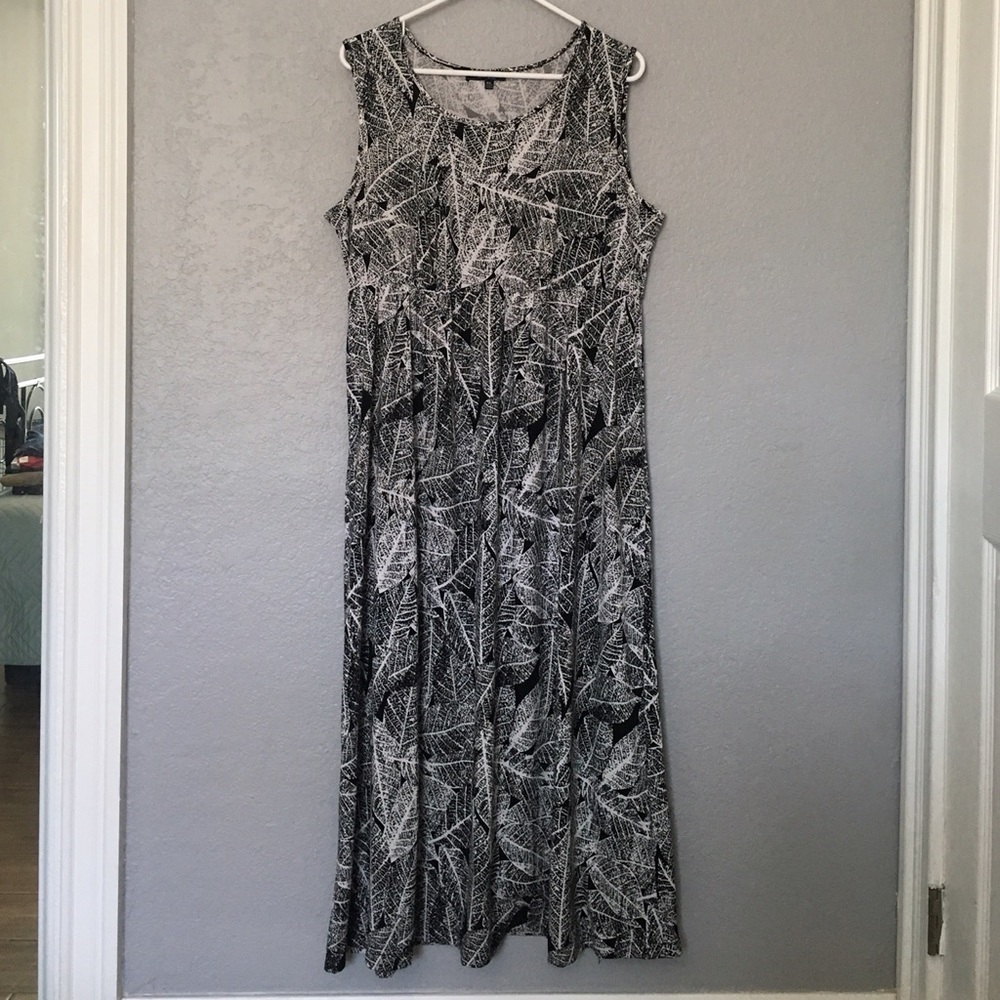 💥BOGO DEAL💥 B&W Maxi Dress