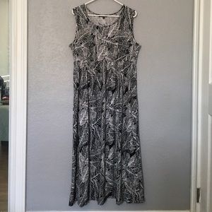 💥BOGO DEAL💥 B&W Maxi Dress