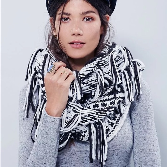 Not for sale New Free People Fringed Nordic Cowl - Picture 2 of 2