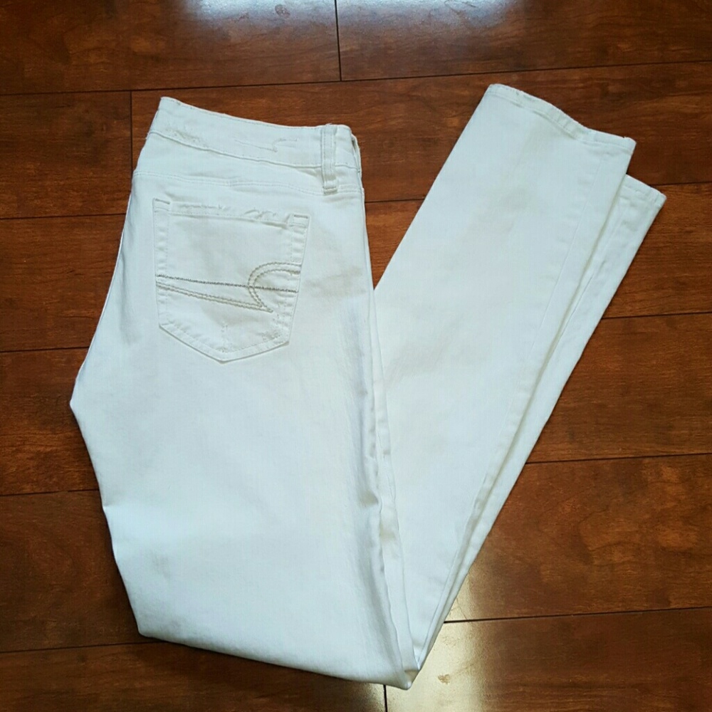 American Eagle 4 long white jeans