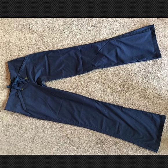 SOLD    Navy Blue Urbane Sport Women's Scrubs NWOT - Picture 1 of 4