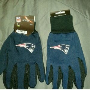 Official Patriots utility gloves