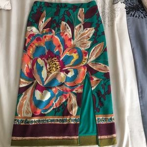 Pencil skirt with a split on the side