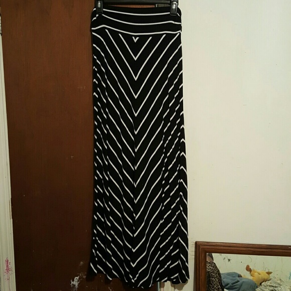 Dresses & Skirts - Maxi skirt