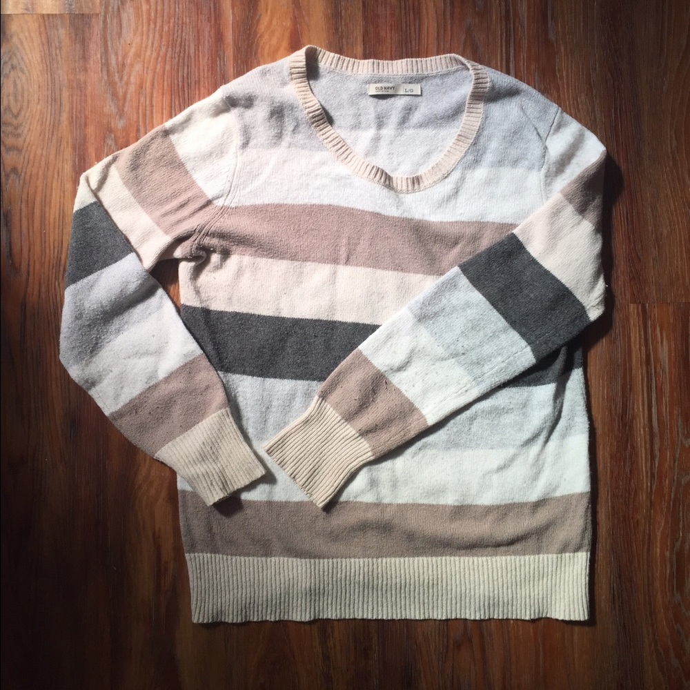 Old Navy neutral toned sweater