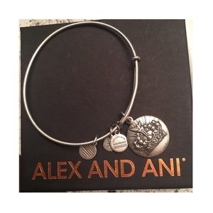 Alex and ANI 👑Queen's Crown Bangle