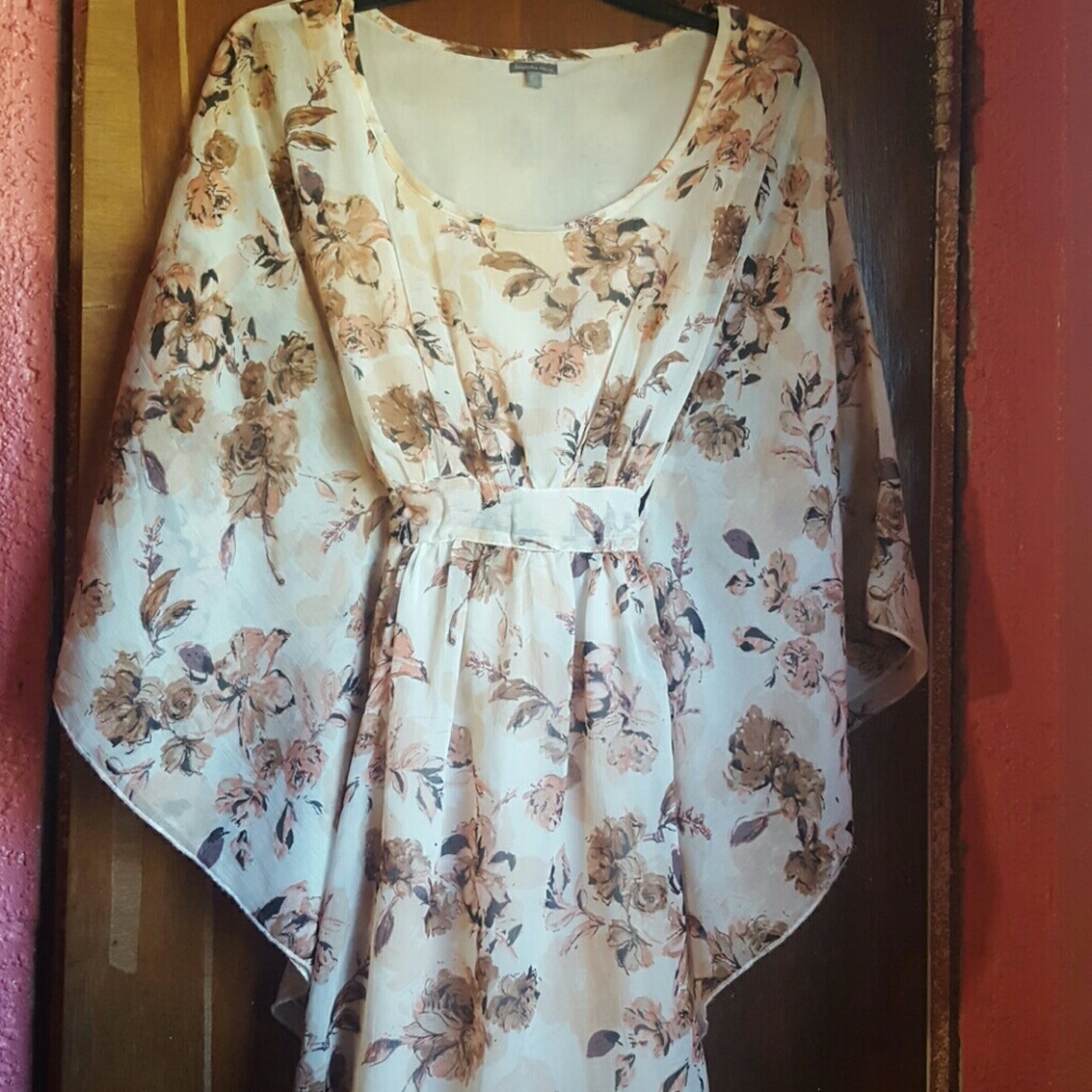 Flowy sleeved dress