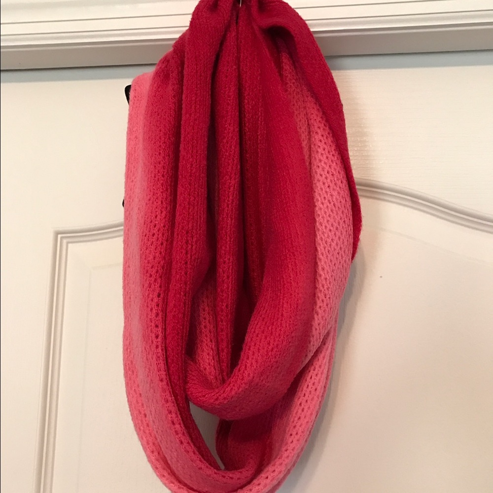 NWOT red/pink/red patterned infinity scarf