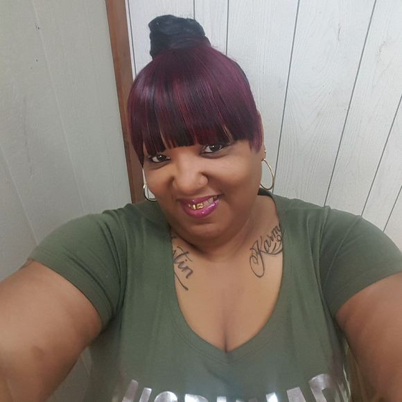 Meet your Posher, Yolanda - Picture 1 of 1