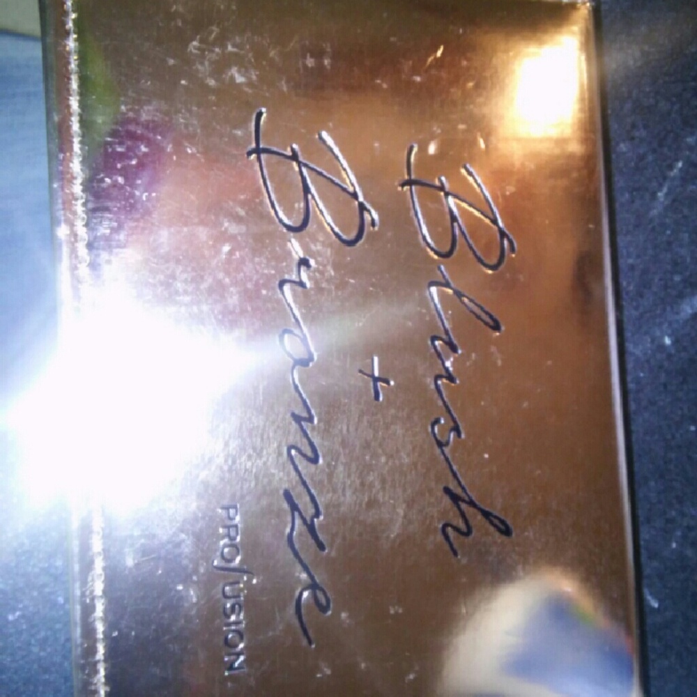 Blush and bronzer pallete - Picture 2 of 2