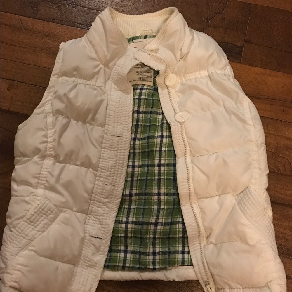 White Aeropostale vest.