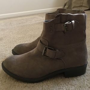 Delia*s - size 8.5 Taupe Booties