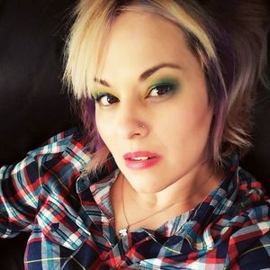 Meet your Posher, Derina