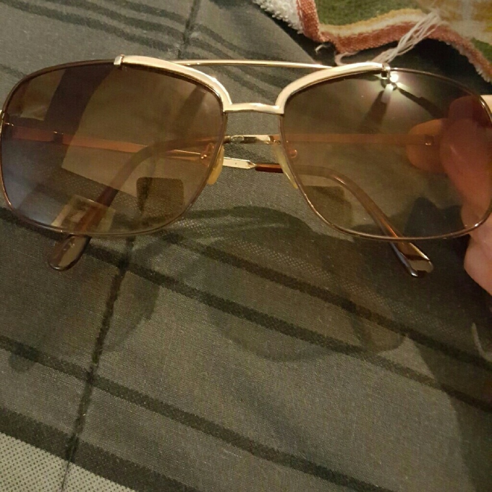 LOUIS VUITTON Persuasion sunglasses.