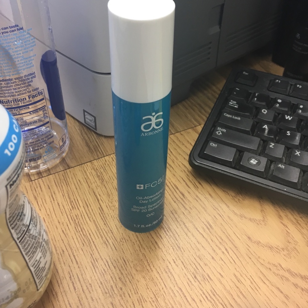 Oil- absorbing day lotion