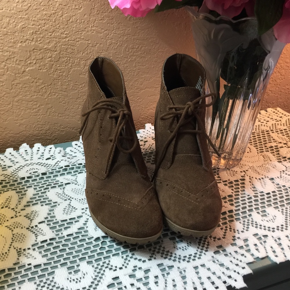 Raphaella 8.5 leather wedge. New without box.