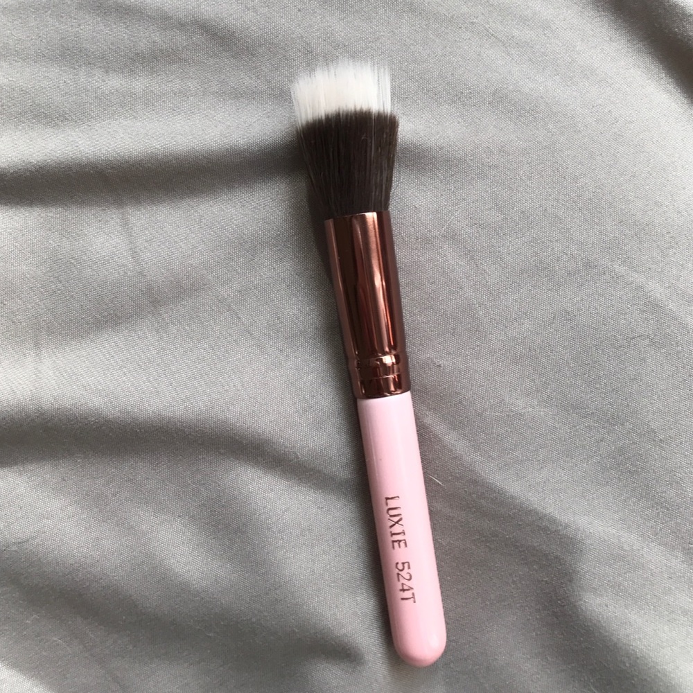 Luxie stifling brush
