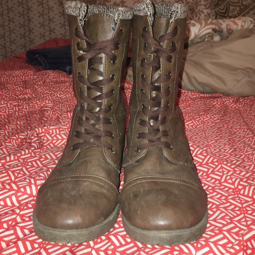 Combat boots