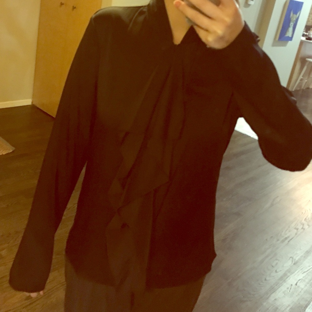 Elie Tahari long sleeve silk blouse w/ruffles Sz S