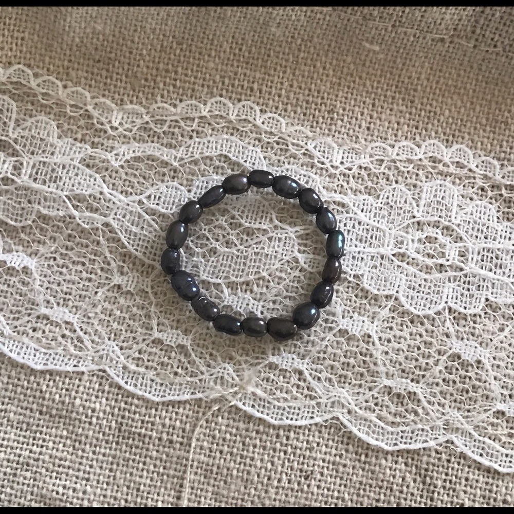 Black pearl stretch ring