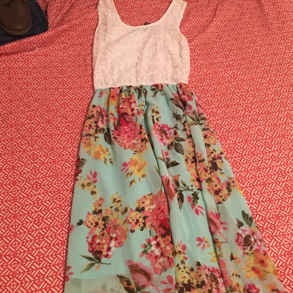 Beautiful spring dress! Perfect for Easter!!