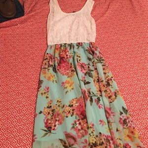 Beautiful spring dress! Perfect for Easter!!