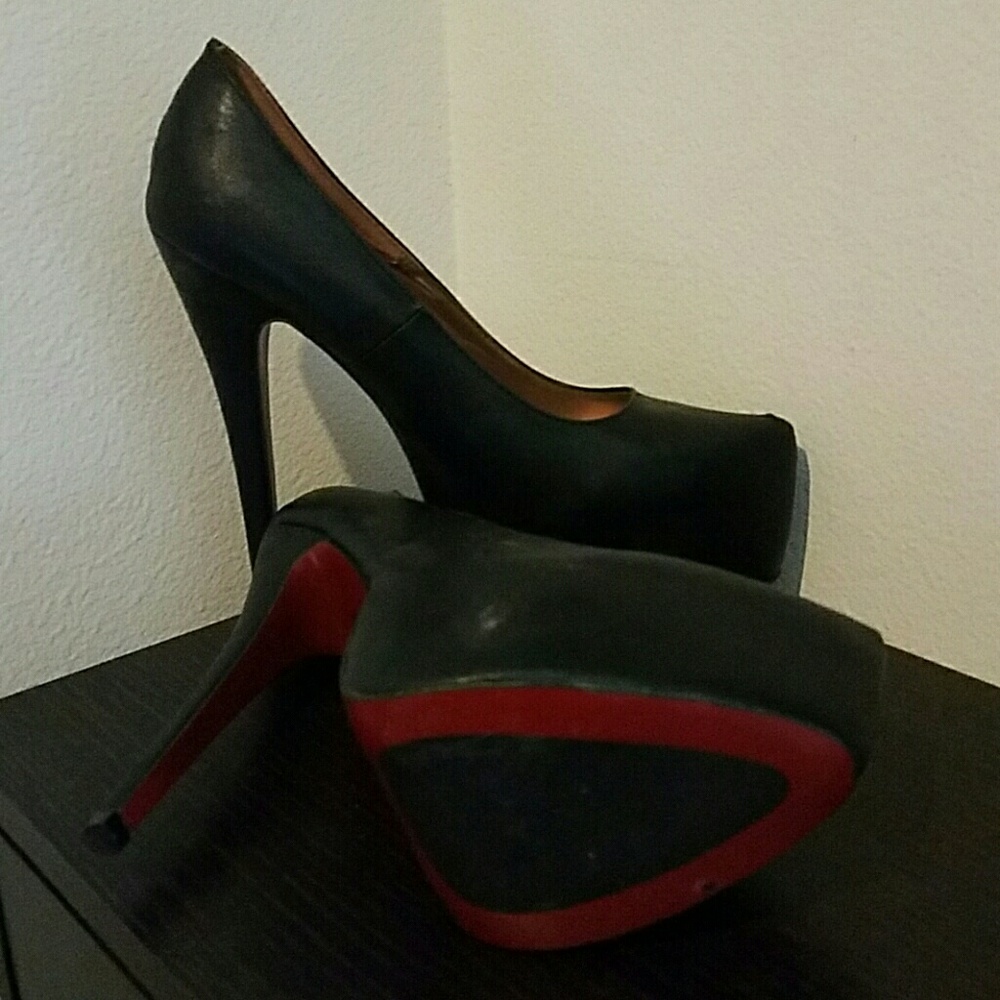 Bebo 6 inch heels, never worn