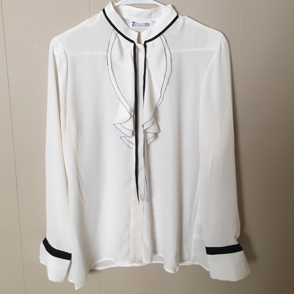 • "Tuxedo" Top •