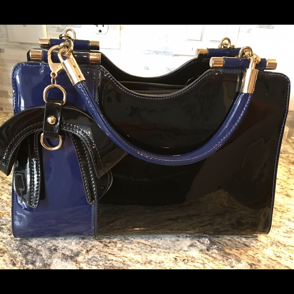 ⚡️FLASH SALE⚡️Boutique Brand Beaut Unique Purse.