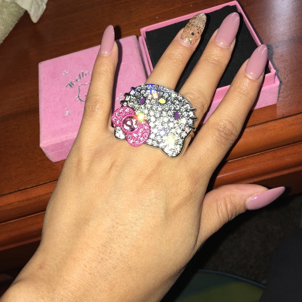Hello Kitty Unique Ring  (MUST HAVE) - Picture 4 of 4