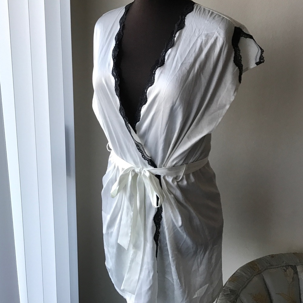 Victoria's Secret Bombshell White Black Lace Robe