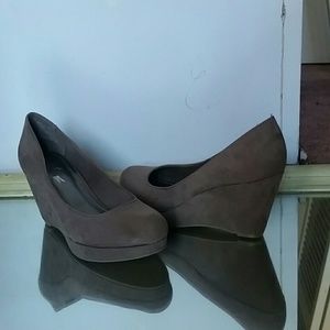 Suede taupe wedges