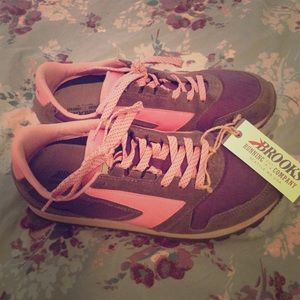 Brooks Chariot running shoe