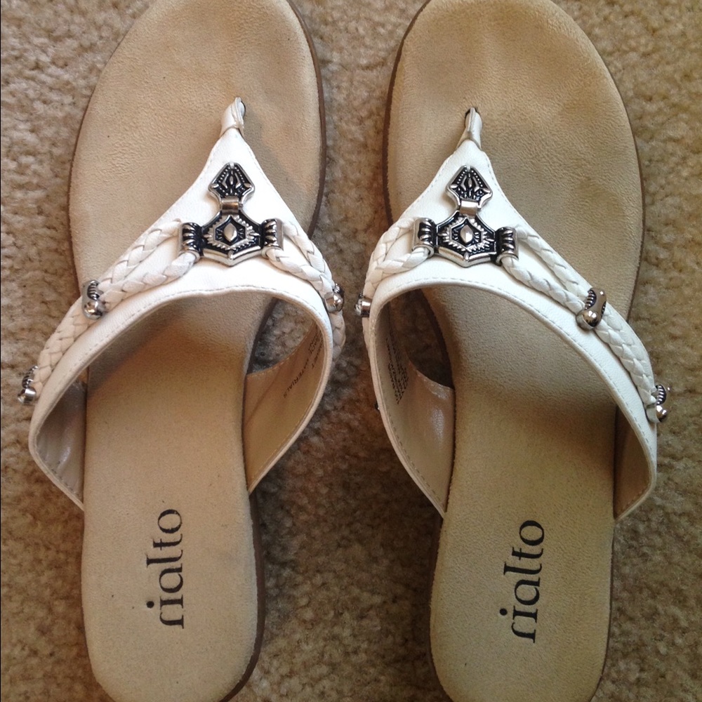 Rialto Sandals Sz 7 1/2 with cute detail