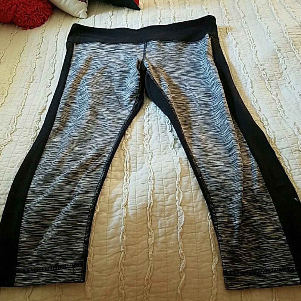 Yoga pants. Workout capris