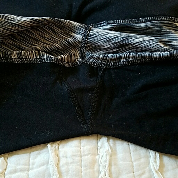 Yoga pants. Workout capris - Picture 4 of 4